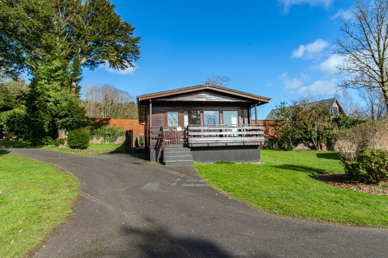 Bluebell Lodge 24 With Hot Tub Newton Stewart Exterior photo